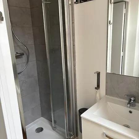 A Cozy Nest - Modern Perfect For Two Rijsel